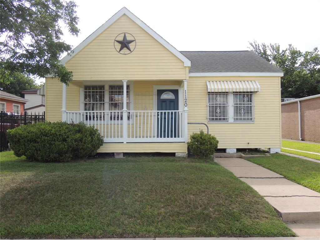 Historic and picturesque Houston Heights bungalow for lease.