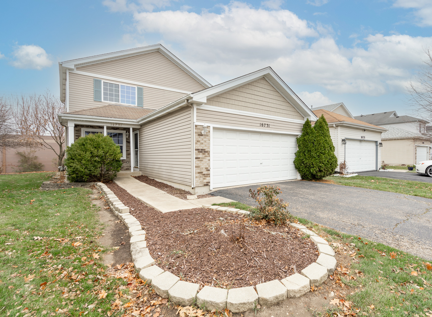 a view of a house with a yard