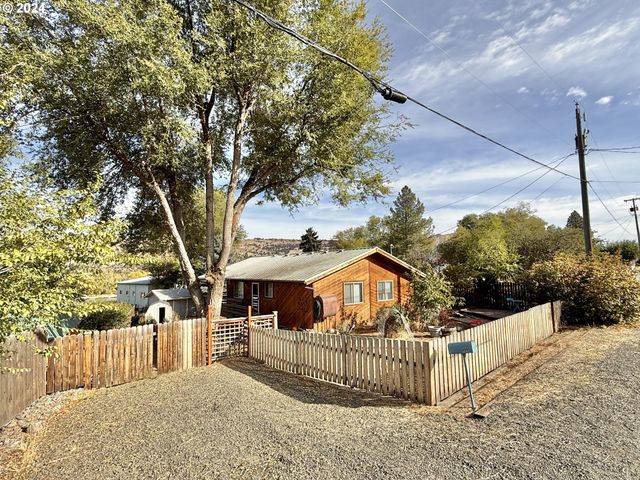 $325,000 | 409 Southeast Hillcrest Road | John Day