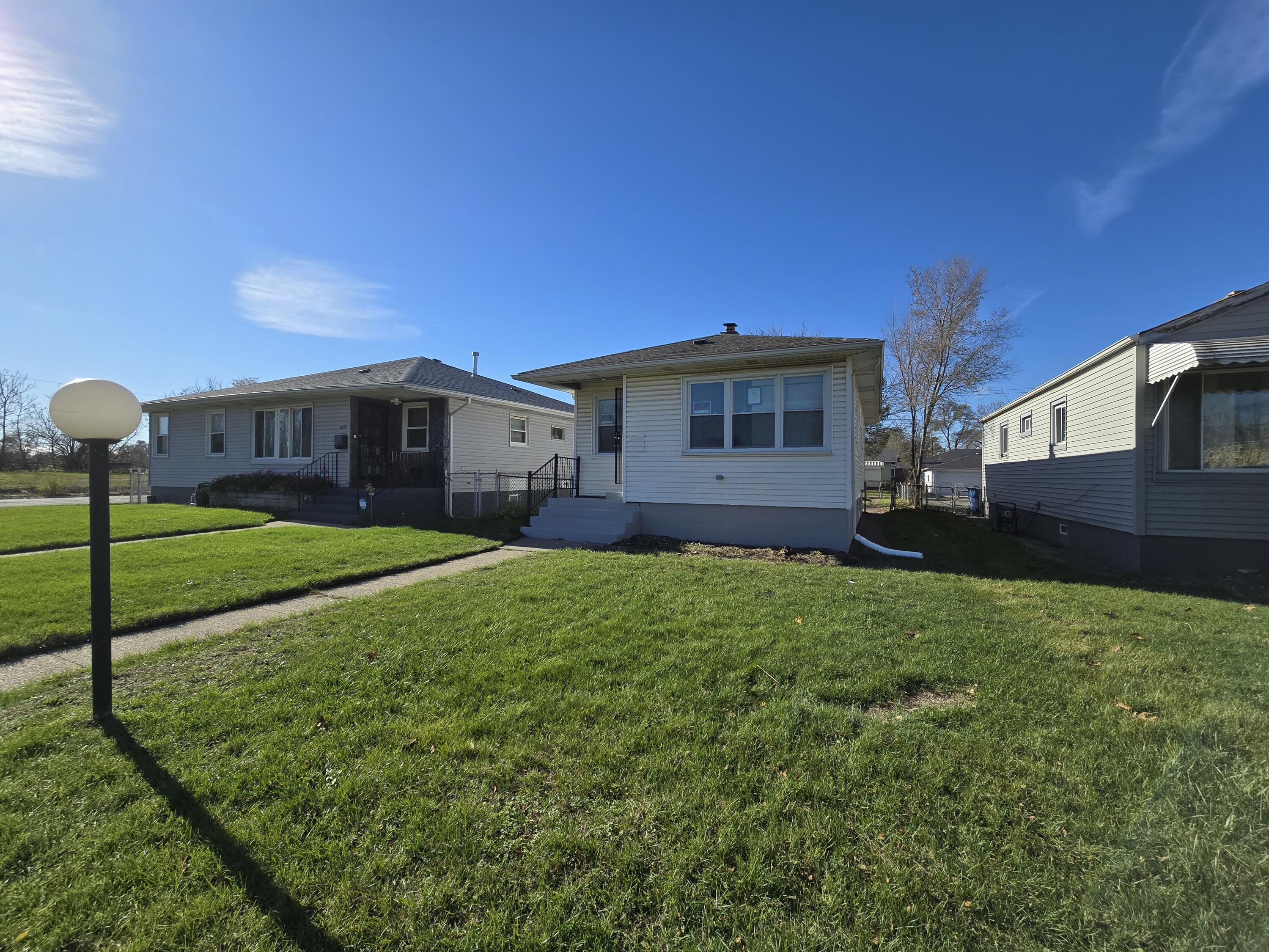 a view of house with backyard