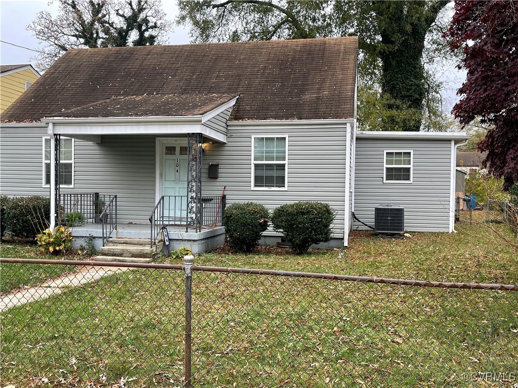 New england style home with cooling unit and a fro