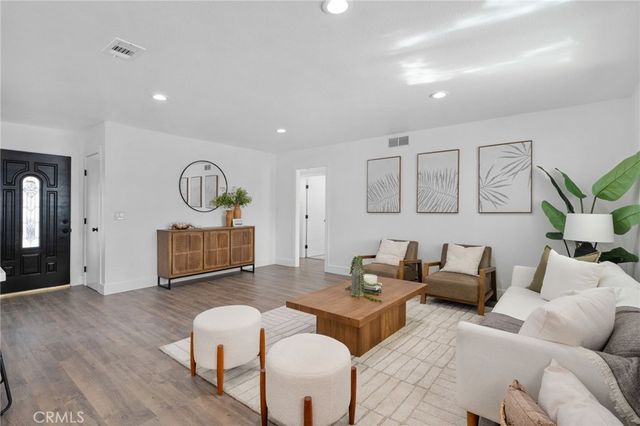 $885,000 | 2524 West Borchard Avenue | South Santa Ana