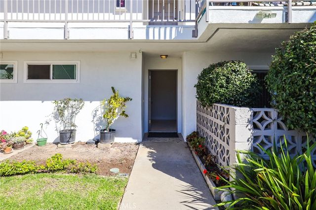 $3,800 | 1100 Rutland Road, Unit 2 | West Bay-Santa Ana Heights