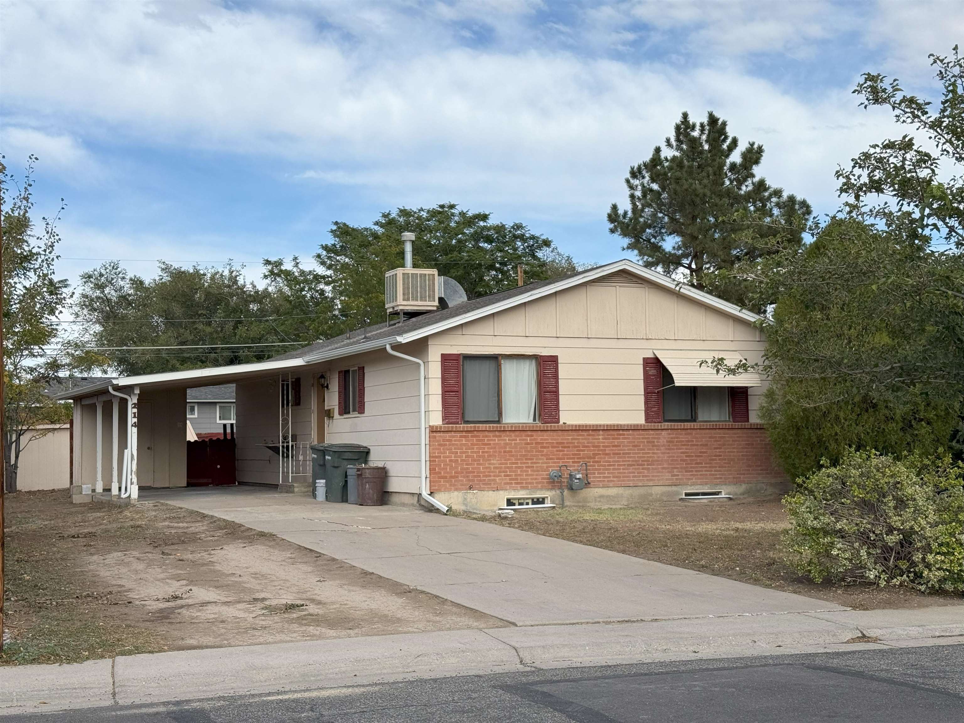 a view of house and outdoor space