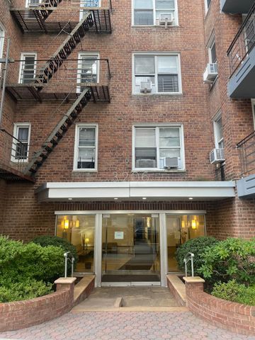 $159,900 | 3206 Fairfield Avenue, Unit 5B | Central Riverdale