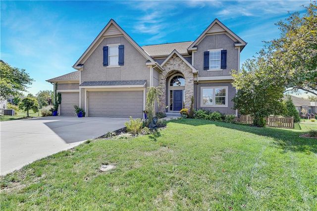 $600,000 | 10940 South Belmont Drive | Olathe