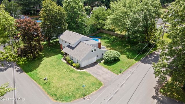 $539,900 | 15 Oak Tree Lane | Colonie