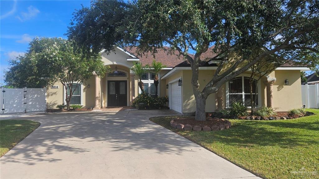 View of front facade with a front lawn and a garage