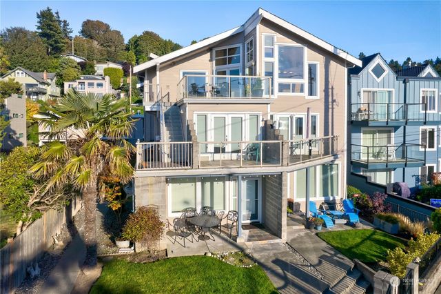 $1,150,000 | 3714 Beach Drive Southwest, Unit 3 | Alki Point