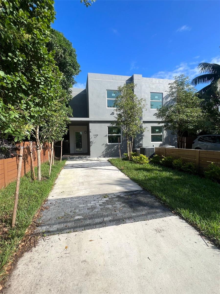 a view of a house with a yard