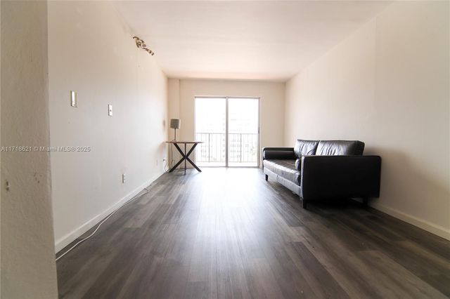 $2,395 | 899 West Avenue, Unit 8D | Flamingo-Lummus