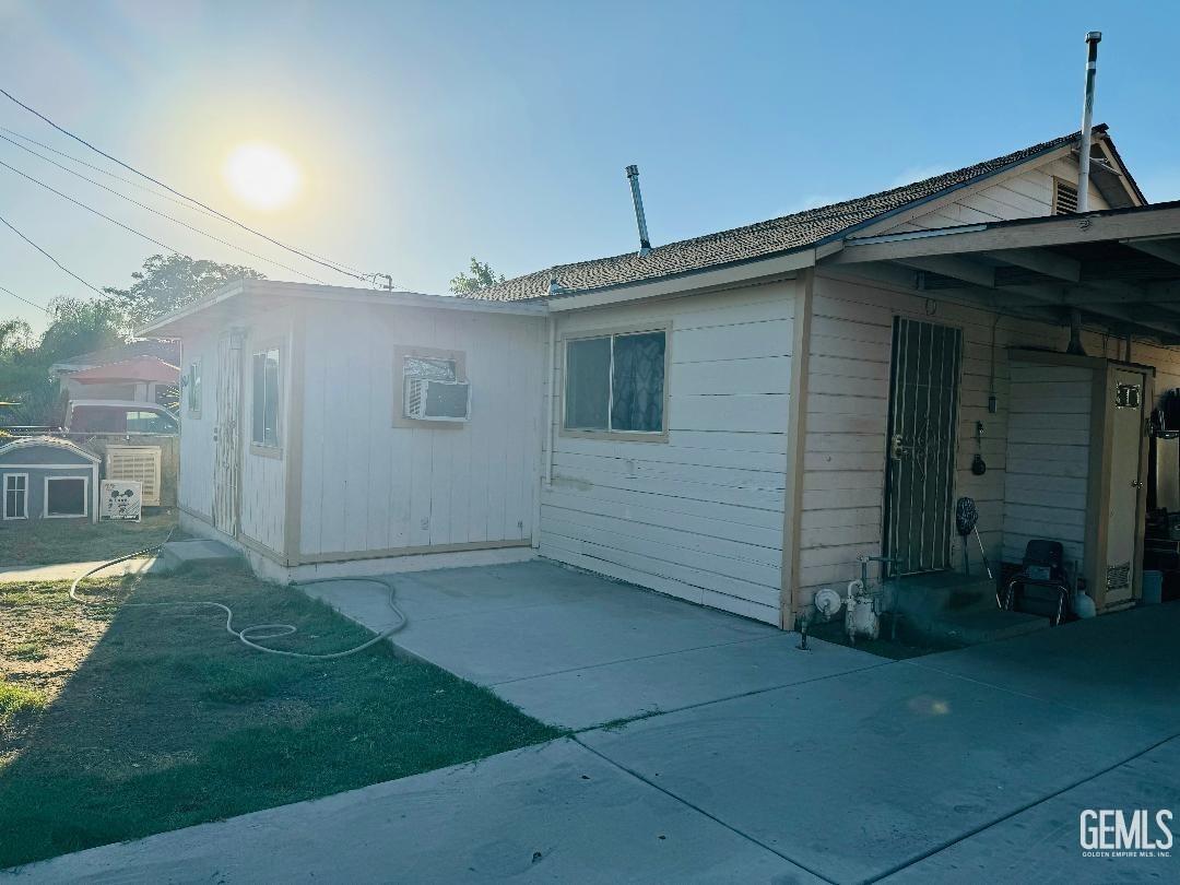 a view of a back yard of the house