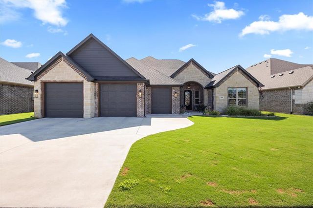 $735,000 | 104 Spieth Street | Granbury