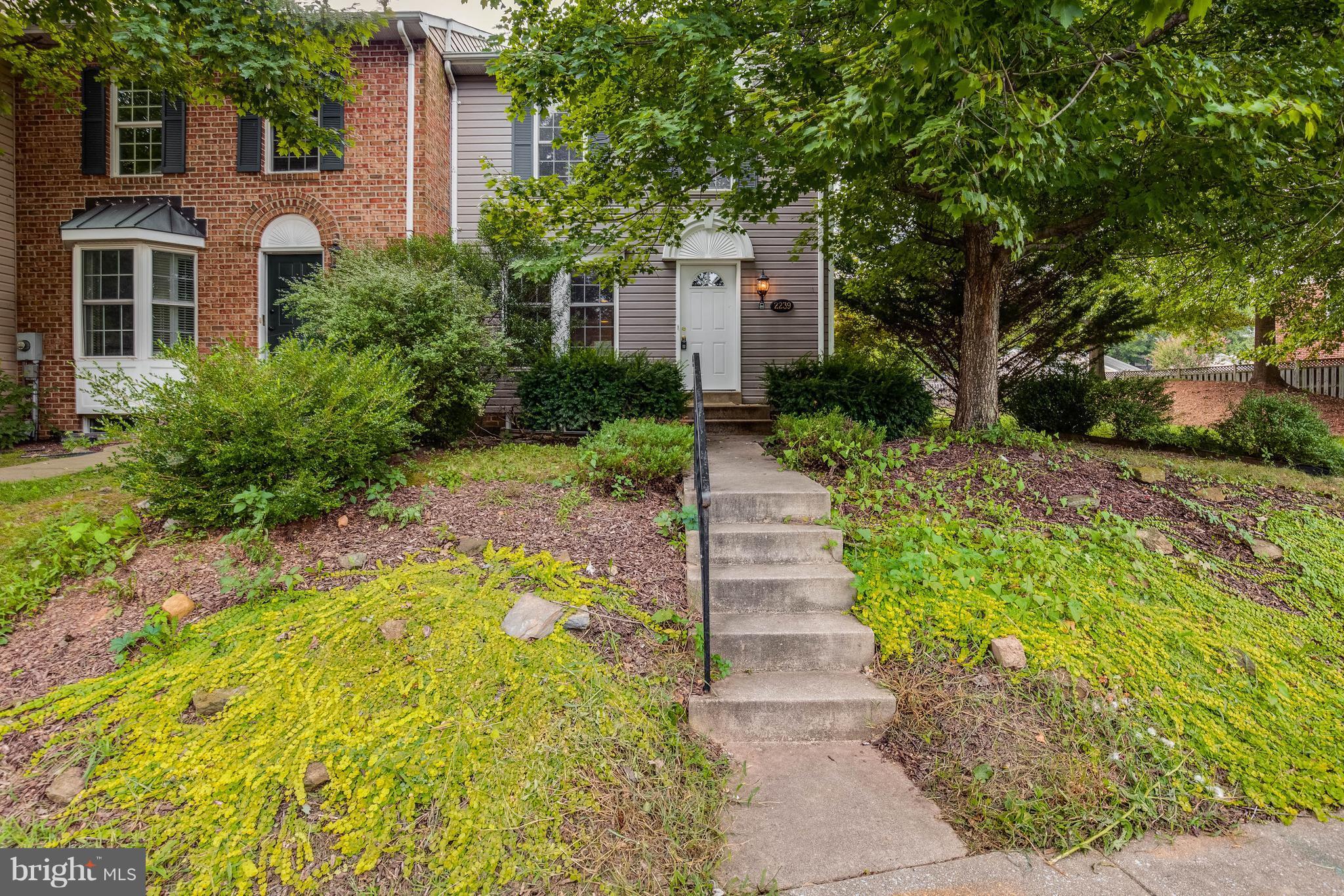 a view of a pathway with a house