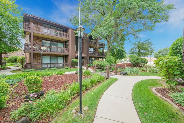 $179,999 | 9545 SW Highway, Unit 5 | Oak Lawn