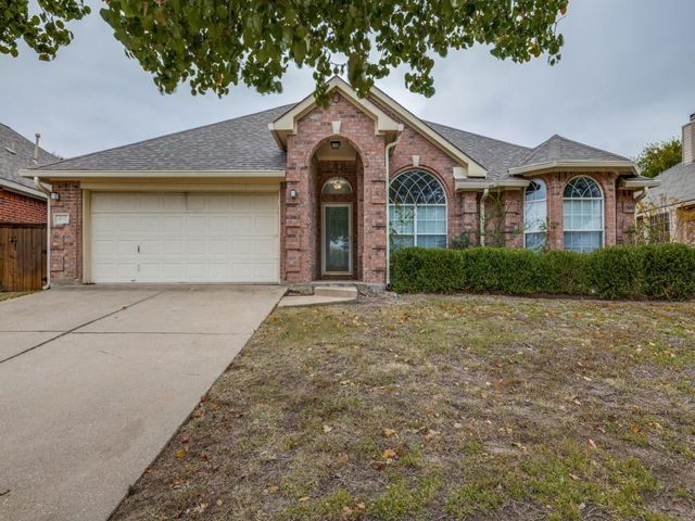 $356,800 | 404 East Lynn Creek Drive | Southeast Arlington