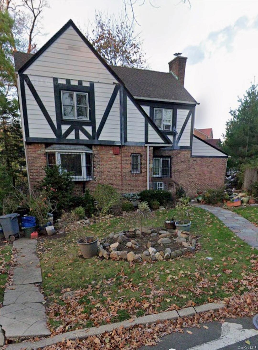 View of front facade with a front lawn