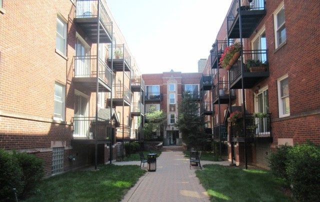 $165,000 | 3711 North Kenneth Avenue, Unit 220 | Old Irving Park