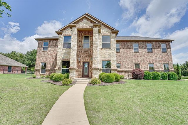 $569,000 | 616 Grove Creek Road | Waxahachie