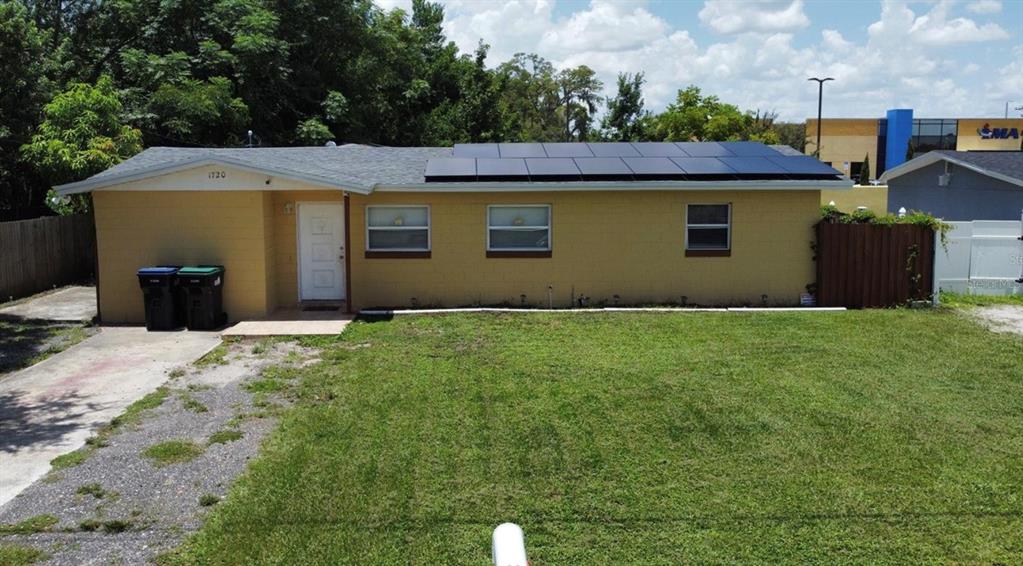 a view of a house with a yard