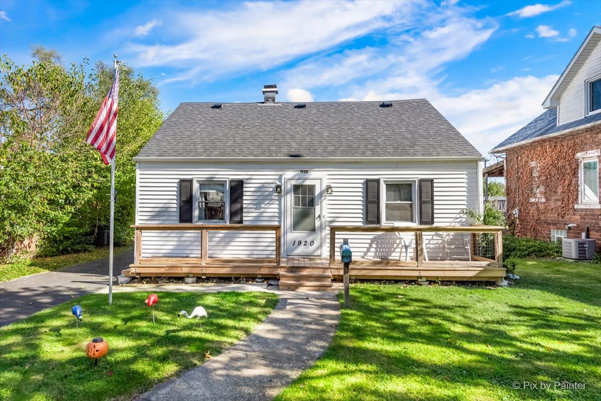 a front view of house with yard