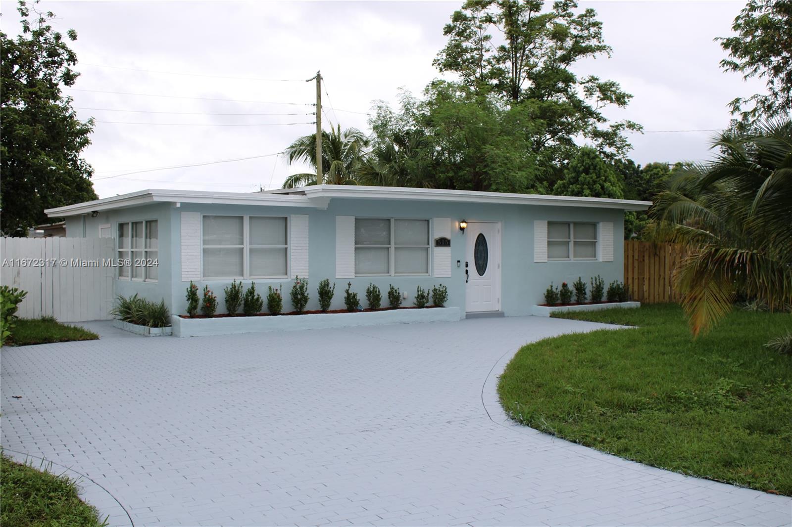 a view of a house with a yard and plants