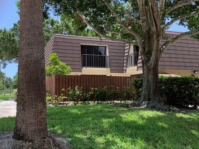 $314,990 | 7301 73rd Way | The Villages of Palm Beach Lakes