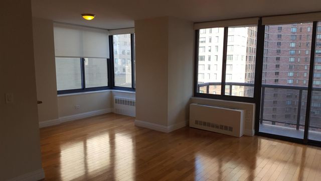 $4,725 | 235 West 48th Street, Unit 8M | Theater District