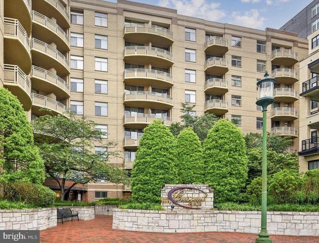 $370,000 | 7111 Woodmont Avenue, Unit 708 | Crescent Plaza