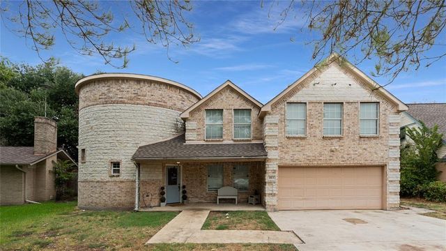 $549,999 | 813 Beacon Hill Drive | Barton Estates