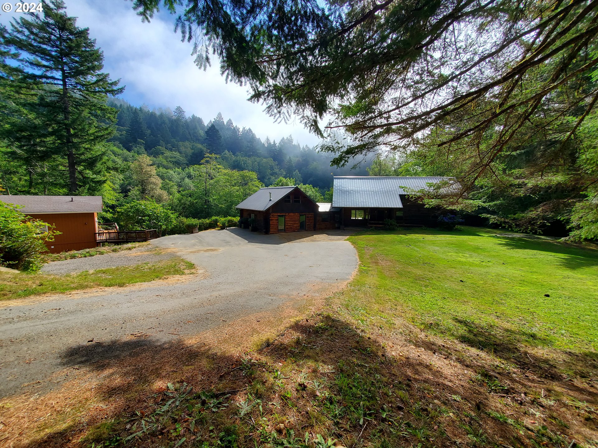 a view of a backyard with green space