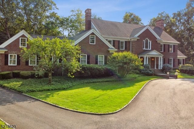 $2,100,000 | 5 Oak Forest Lane | Mendham