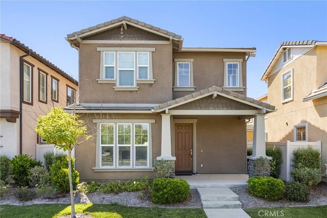 $850,000 | 3411 North Oxnard Boulevard | Nyeland