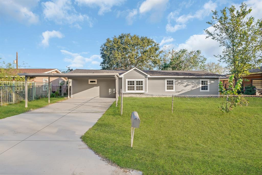 Welcome to 1627 Charriton Drive, a charming 3 bed, 2 bath rental located in the Aldine area.