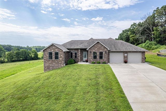 $495,000 | 3510 Christian Ridge | Liberty Township - Cole County