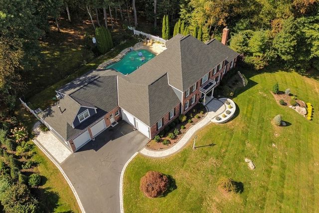 $1,995,000 | 35 Wedgewood Drive | Hayden Rowe