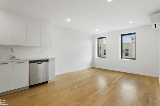 $3,995 | 95 Diamond Street, Unit 3B | Greenpoint