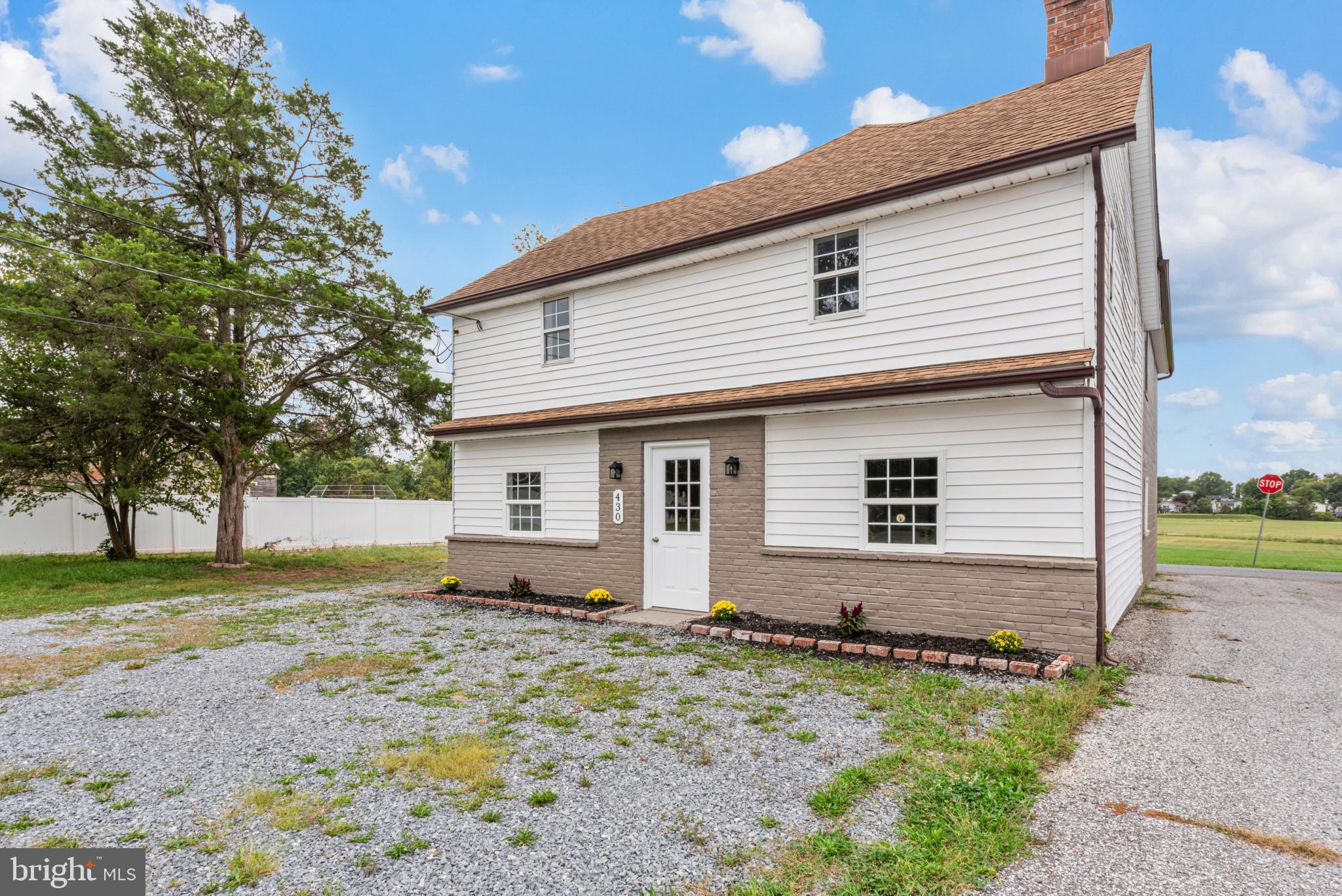 a view of a house with a yard