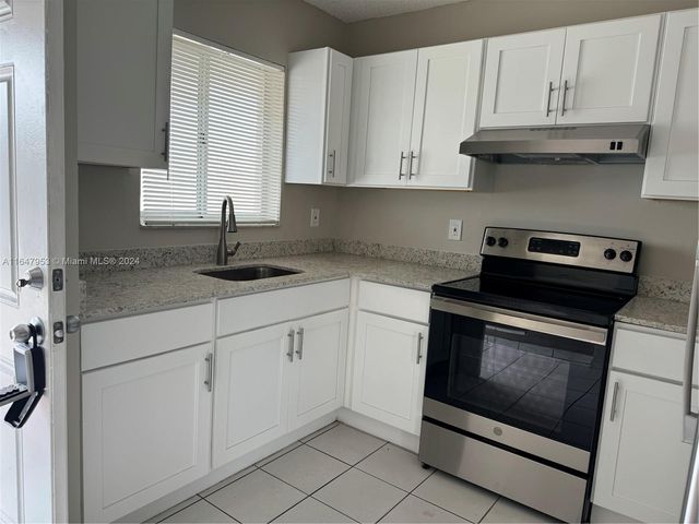 $2,250 | 3051 West 76th Street, Unit D211 | Hialeah