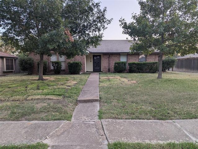 $329,000 | 718 Roundtree Drive | Mesquite