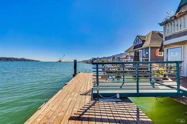 $3,600,000 | 68 Issaquah Dock