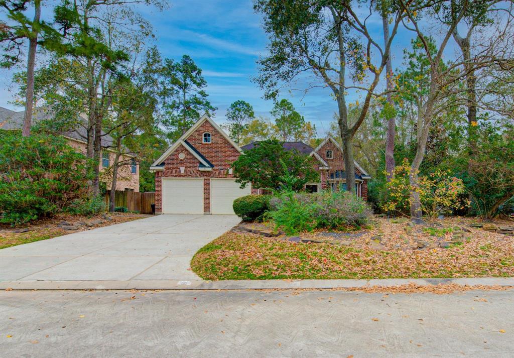 Tour a Magnificent Corner Home in The Woodlands, Texas