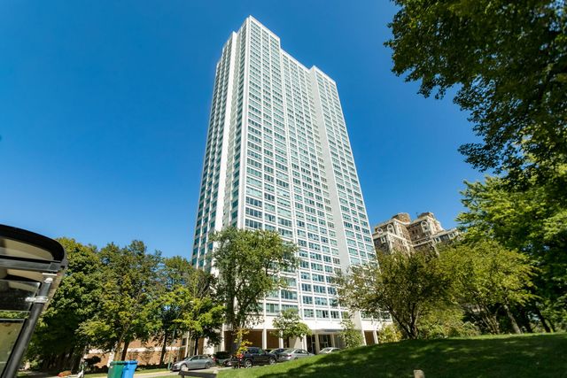 $324,900 | 1700 East 56th Street, Unit 407 | East Hyde Park