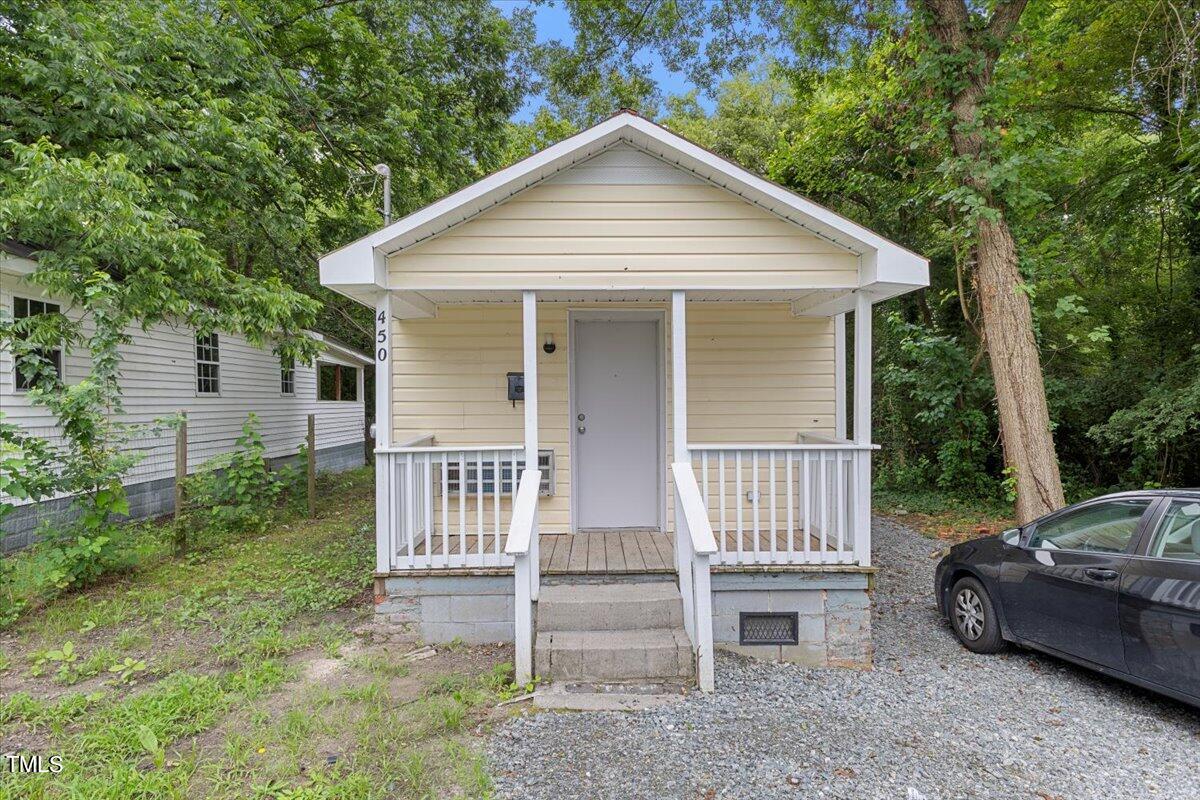 a view of front of house with a yard