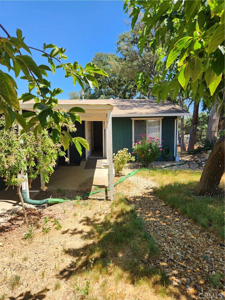 a view of a house with backyard and sitting area