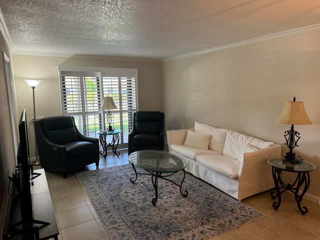 $359,900 | 330 Southeast 19th Avenue, Unit E | Deerfield Beach Island