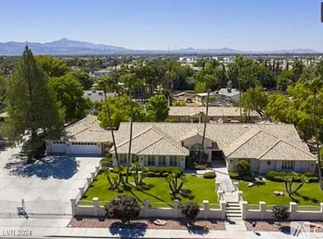 $2,100,000 | 3747 East Quail Avenue | Paradise