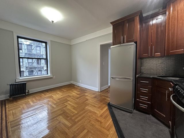 $2,795 | 414 West 44th Street, Unit 3C | Hell's Kitchen