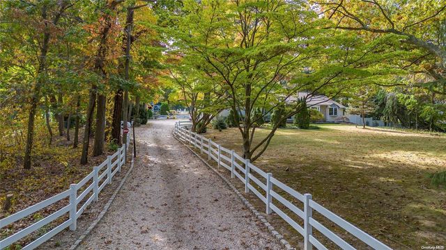 $1,300,000 | 33 Chestnut Stump Road | Fort Salonga