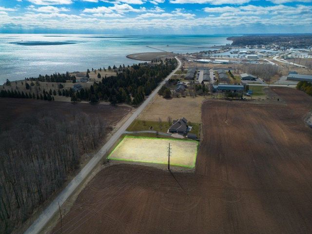 $45,900 | 717 Lakeshore Drive | Kewaunee